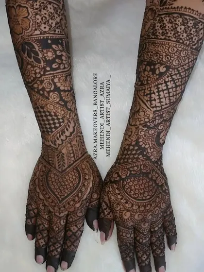 A beautiful bridal design with a heart motif on one palm and a circular mandala on the other, both filled with intricate details.