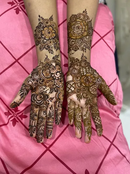 A top-down view of the asymmetrical floral mehendi.
