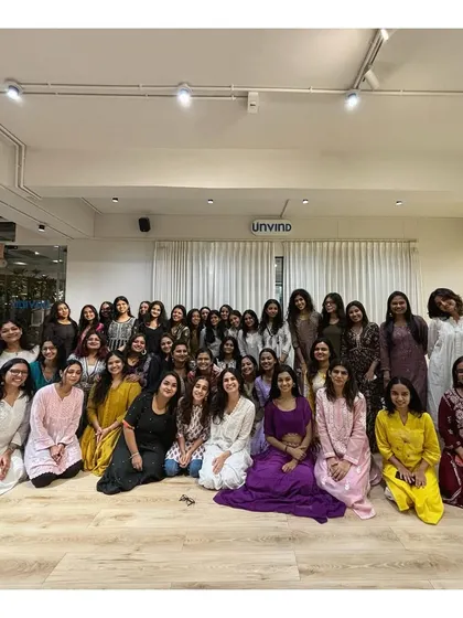 A full group shot from the 'Ve Kamleya' workshop. This picture captures the wonderful sense of community and shared accomplishment after a two-hour session.