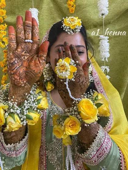 The best part of my job is seeing a happy bride like Daniya, enjoying her mehndi ceremony with her beautiful henna.