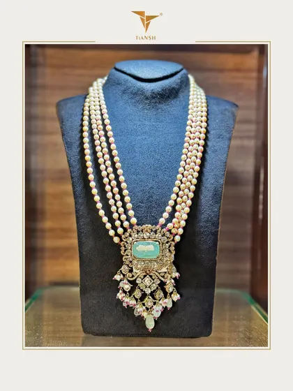 Grace in every strand, legacy in every detail. This heritage pearl haar is crowned with a majestic emerald and Polki pendant, crafted for moments that become cherished memories.