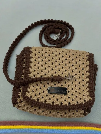 A classic two-tone sling bag in brown and beige. This is a timeless design that you'll love for years.