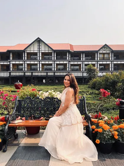 Posing in this beautiful garden, my ivory outfit felt right at home. It’s a versatile look that works for many occasions.