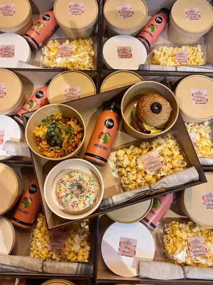 I love making kids' parties extra special with these custom food boxes. This one is filled with a mini slider, pasta, popcorn, and a sprinkle donut, creating a complete and exciting meal for each little guest.
