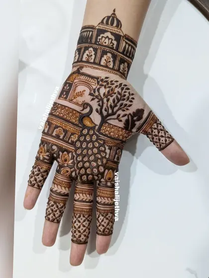 A beautiful design perfect for Teej or any festival. It features a peacock under a tree next to a palace, creating a classic and elegant look on the back of the hand.