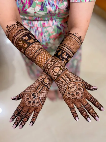 Another angle of the personalized baby shower mehendi, showing how the different elements come together.