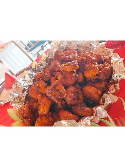 A mountain of our spicy chicken starter, glistening in a rich sauce. This dish is a favourite at parties and is perfect for those who love a good kick of flavour.