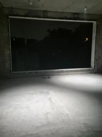 Here, we are testing the spread of a downlight in an empty room. This helps us determine the right placement and spacing for fixtures to achieve uniform, ambient illumination across the floor without creating dark spots.