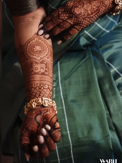 I can't get over how beautiful this henna stain looks. The deep color makes the lotus and initial design stand out.