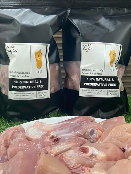 Freshly packed Chicken Curry Cut in our 100% natural and preservative-free packaging. It's frozen immediately to lock in freshness.