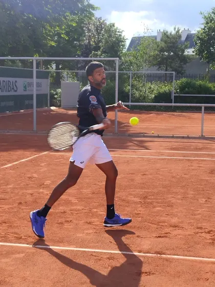 Hitting a forehand on the move. Dynamic balance and footwork are critical components of a professional's game.