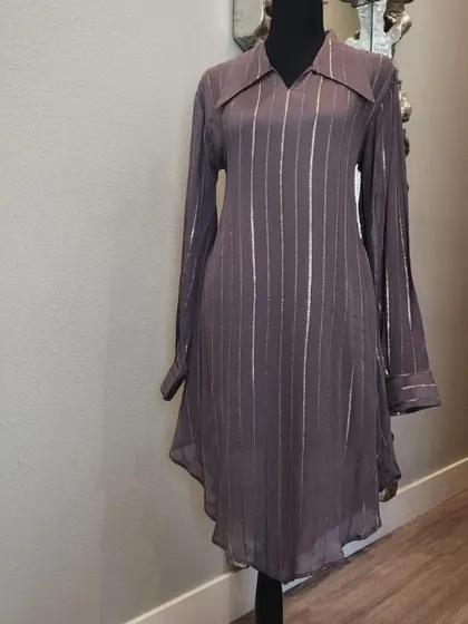 A chic and simple high-low tunic in a muted purple with subtle silver stripes. This is a versatile piece that can be dressed up or down.