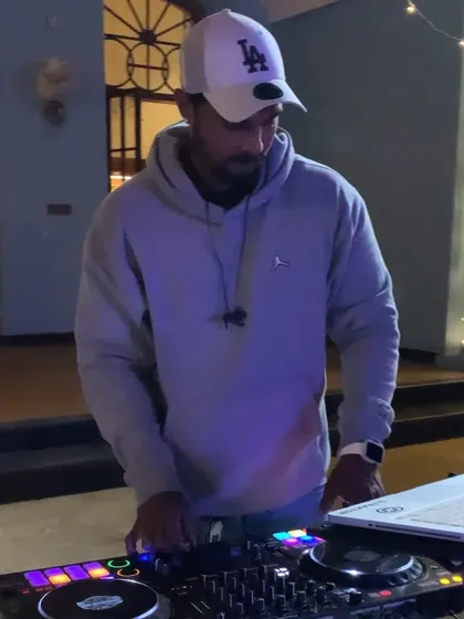 A moment of concentration during my set.