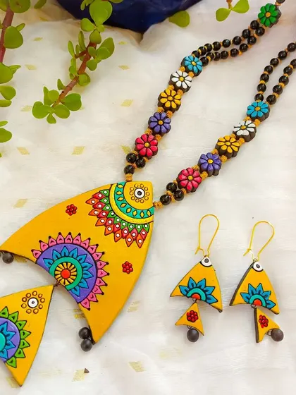 These are additional images and videos showing the wide assortment of necklace sets in various designs and colors that I have available for wholesale.