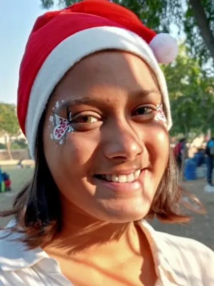 Getting into the festive spirit with these Christmas-themed spider-web butterflies on both eyes.