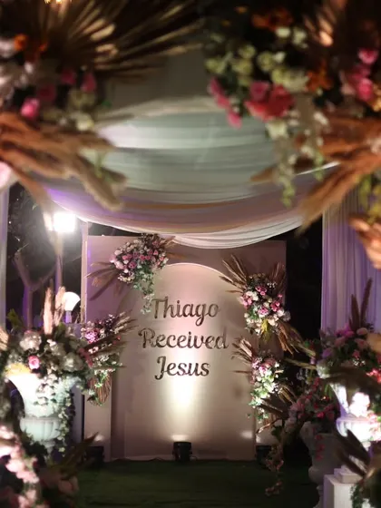 A beautiful and symbolic entrance we created for Thiago's First Holy Communion. The floral archway frames a simple, elegant backdrop that honors the significance of the special day.