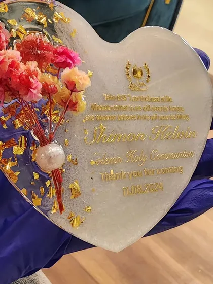 I was so happy to make these beautiful resin heart magnets for a client's Holy Communion. Each magnet includes a special blessing and date, making them a perfect thank you gift for guests.