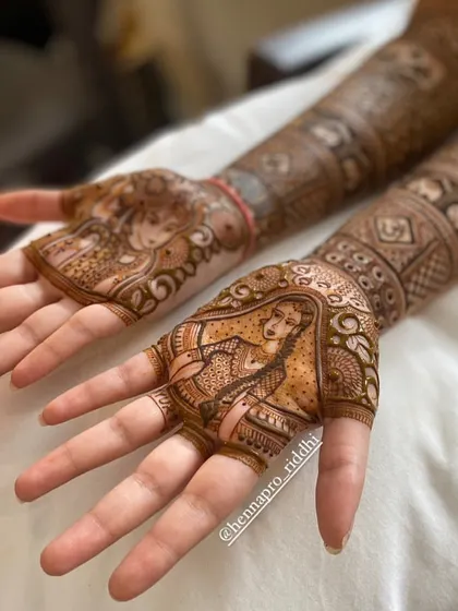 A beautiful portrait of Radha on the palm. This design was part of a collaboration, creating a stunning Radha-Krishna set that symbolizes divine love for the bride.