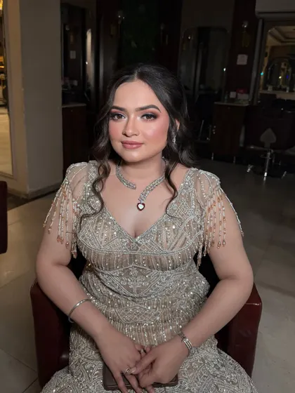 A beautiful portrait of the bride in our salon chair.