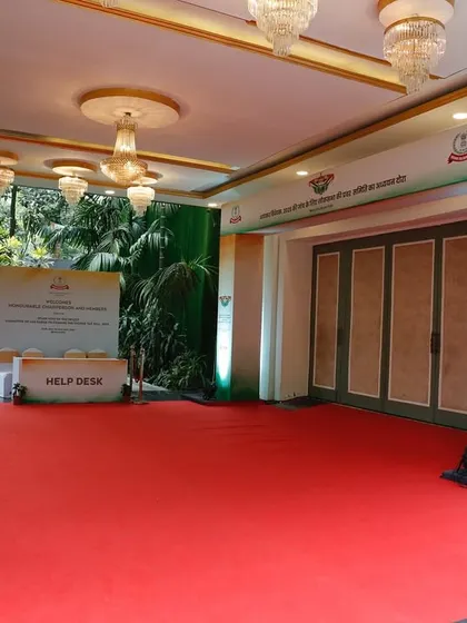 The entrance to a government conference, featuring a red carpet, branded pillars, and a help desk. We create a formal and organized entry experience for high-level meetings.