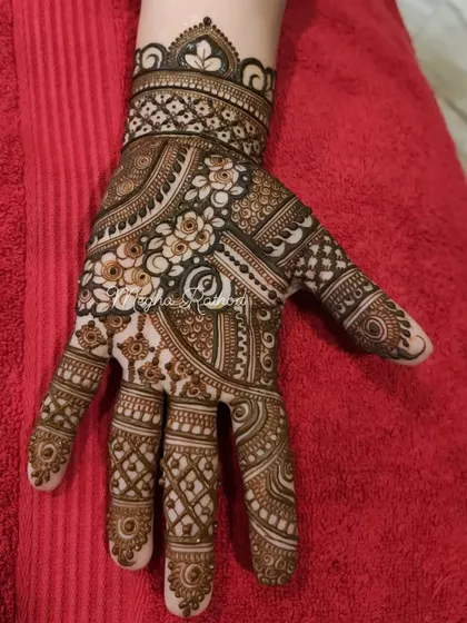This single-hand design is a beautiful example of how different patterns can work together, with florals, paisleys, and geometric shapes creating a rich tapestry.
