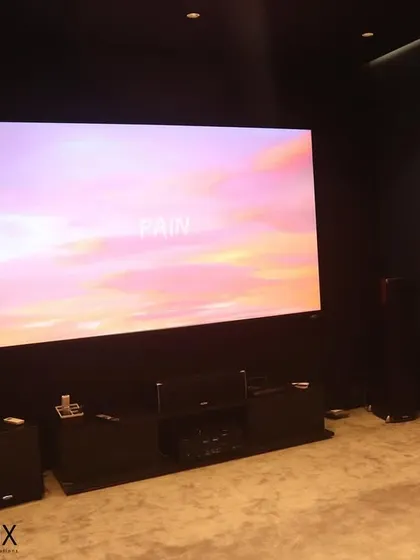 A duplicate of 311, this image again showcases the clean and modern aesthetic of this home cinema.