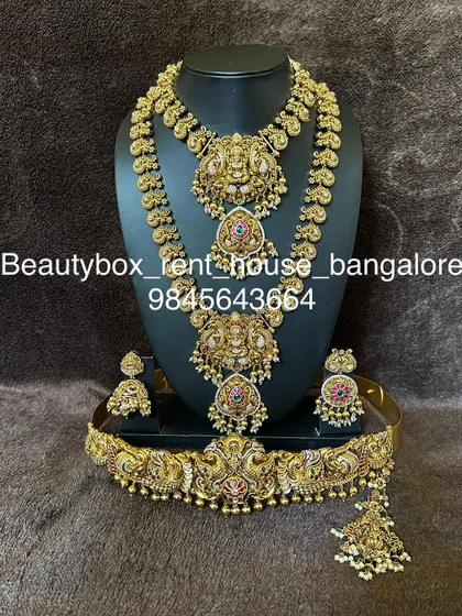 A majestic temple jewellery set featuring two large Lakshmi pendants on the choker and haaram. This rental includes a matching vaddanam.