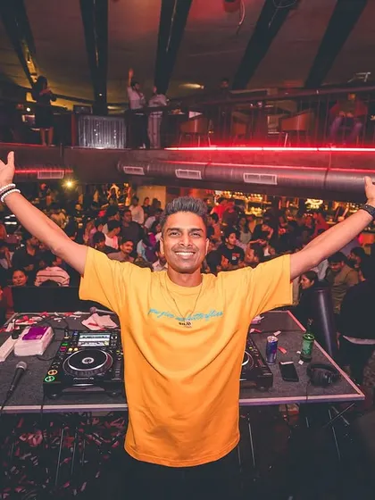 A moment of pure happiness at FLO. With my arms wide open, I'm soaking in the incredible energy from a packed house. This is the ultimate reward.