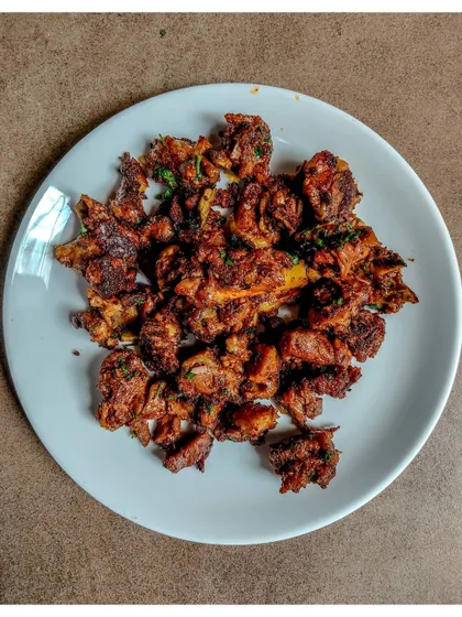 This is my Bannur Mutton Pepper Roast, where juicy morsels of lamb shoulder are cooked in their own fat. The generous coating of pepper and spices makes this an addictive accompaniment to any meal.