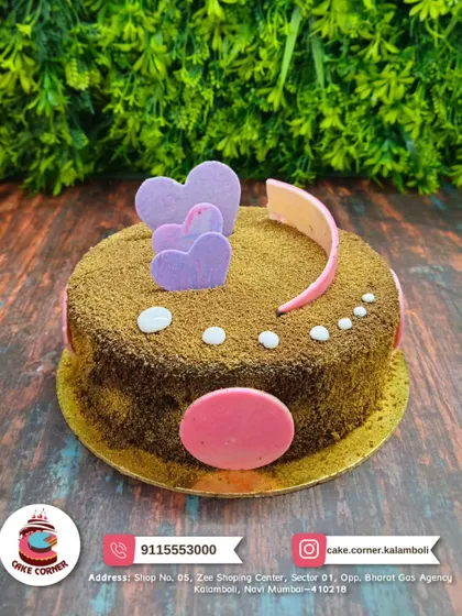 A light and airy Chiffon-flavoured cake. The simple design with pink and purple hearts lets the delicate flavour of the cake shine.
