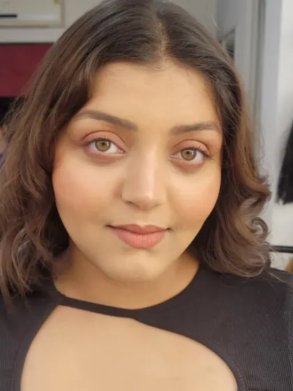 A soft, matte "straight makeup" look. The neutral tones on the eyes and lips create a cohesive and polished appearance.