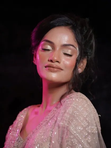 With eyes closed, you can see the glossy texture on the eyelids and the intense highlight on the cheekbones, key elements of the glass skin technique.
