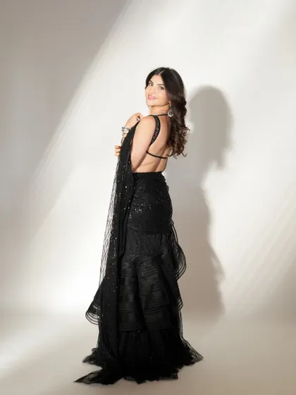 A duplicate of 52, this image provides another clear view of the stunning cocktail look, perfect for clients looking for sangeet or reception inspiration.