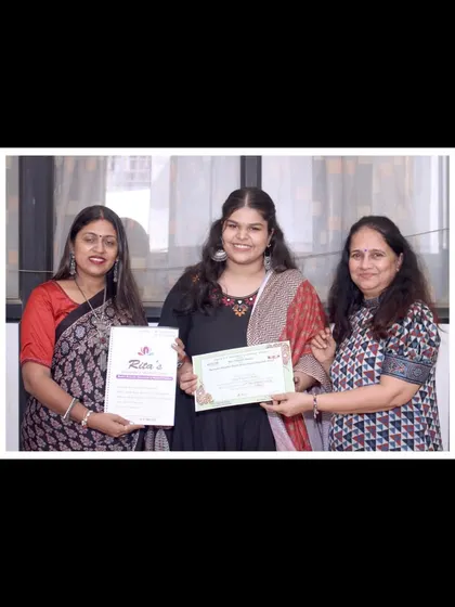 Celebrating the achievement of this talented artist who has completed the advanced henna course.