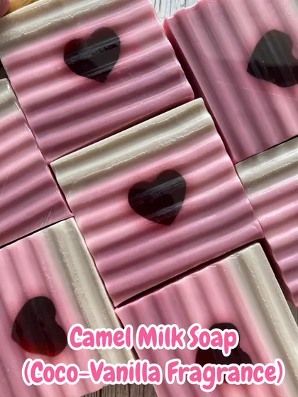 These heart-themed bars have a warm and comforting Coco-Vanilla fragrance. The simple design with a contrasting heart makes them a sweet gift or a lovely treat for yourself.