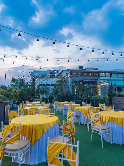 A duplicate of ID 159, this image shows the beautiful outdoor dining arrangement, perfect for any daytime celebration.