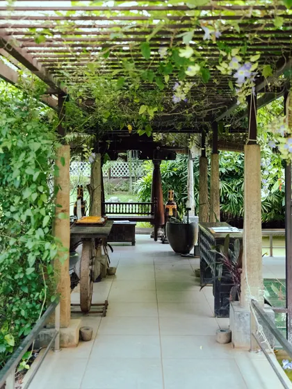 A stroll down our stone walkways and through quiet, vine-covered corridors at Kanakapura is a therapy in itself.