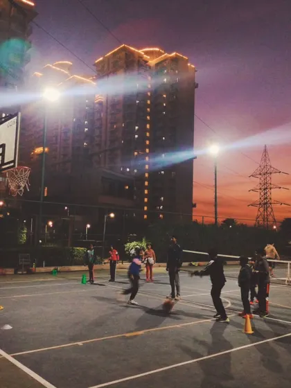 The grind doesn't stop when the sun goes down. Our court at Kunskapsskolan is equipped with lights, so we can put in the work, no matter the time.