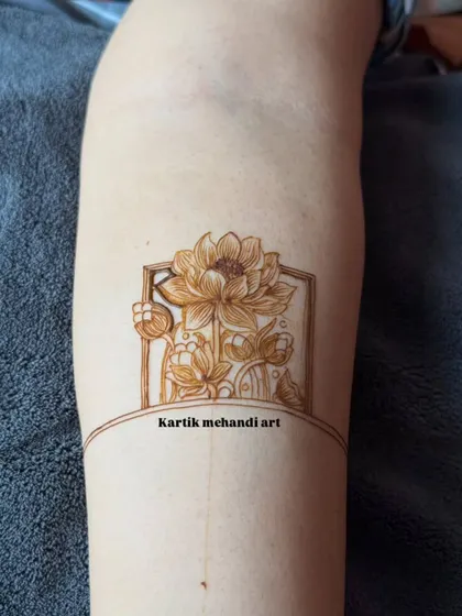 The initial outline of a lotus motif. This shows the first step in our artistic process, laying the foundation for a beautiful and detailed design.