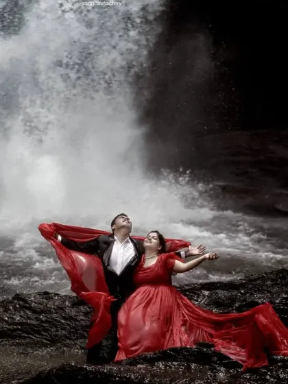 For the adventurous couple, a photoshoot by a waterfall makes for unforgettable pictures. This maroon flying gown and matching black blazer are durable enough for outdoor locations while still looking dramatic.