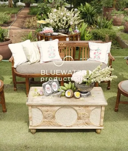 The elegant wooden lounge furniture is perfect for a relaxed, sophisticated outdoor event.