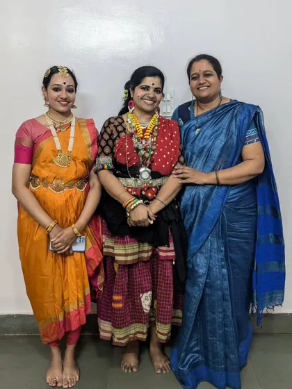 With my friend and fellow dancer Deepa Bhat, who assisted with the live performance segment of my research paper.