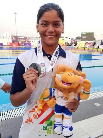 Naisha with her silver medal from the 200m Backstroke.