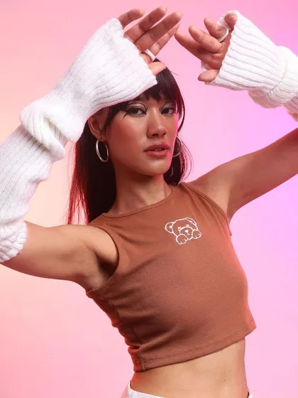 This pose highlights the arm warmers, a key accessory in recent K-pop fashion. It's a great example of how I use specific items to make a simple outfit feel current and stylish.