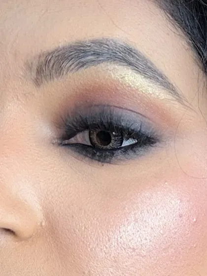A close-up of the smokey eye, showing the beautiful blend of black and brown eyeshadow.