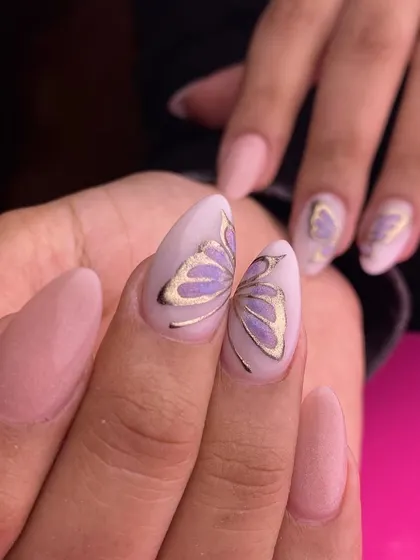 Two hands are better than one. This image shows the full butterfly set, with the wings spread across two nails for a unique and interactive design.