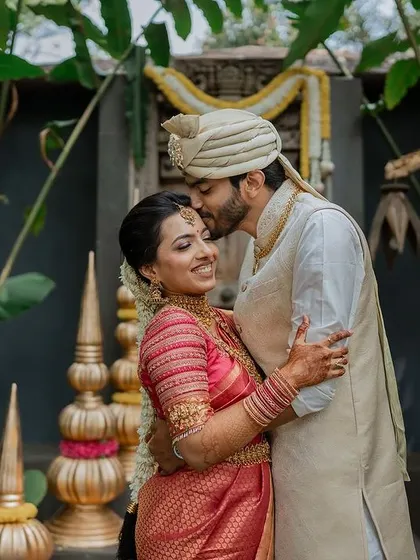 A tender embrace surrounded by nature. We use the beauty of the outdoors to enhance the romance of our couple portraits, creating images that are both serene and emotional.