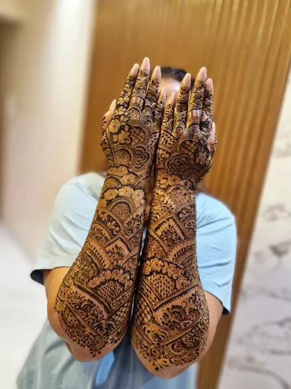 A full-arm design with a modern, flowing pattern that uses arcs and scallops for a unique and eye-catching effect.