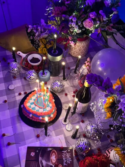 This custom heart-shaped cake was the centerpiece of a lively and intimate birthday celebration. It’s all about creating a cake that feels as special as the night itself.