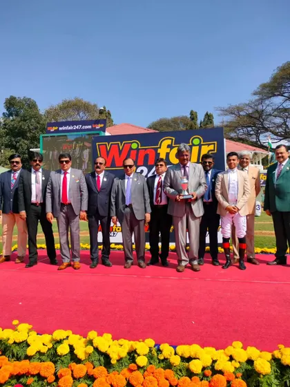 The presentation ceremony for The Vidhana Soudha Cup with the winning team of Royal Mysore.